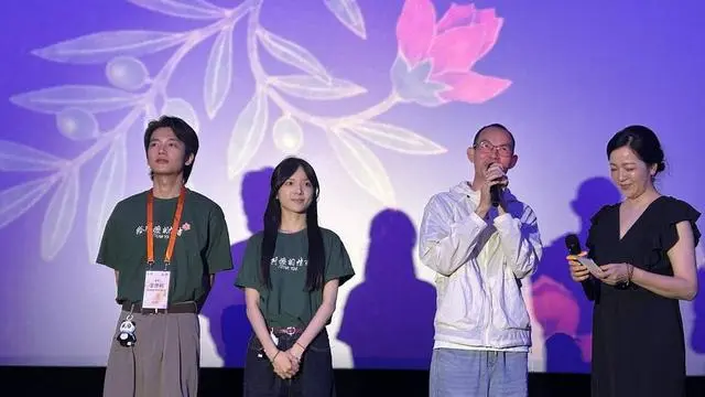 AG真人中国官网登录入口 几个四川东谈主手搓阿嬷的情书，导演蓝鸿春：下部戏还拍家庭